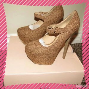 🆕Women’s Tan Platform Stiletto Heels size 6